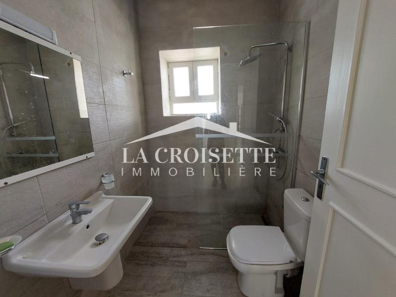 Etage de villa S+3 à La Marsa